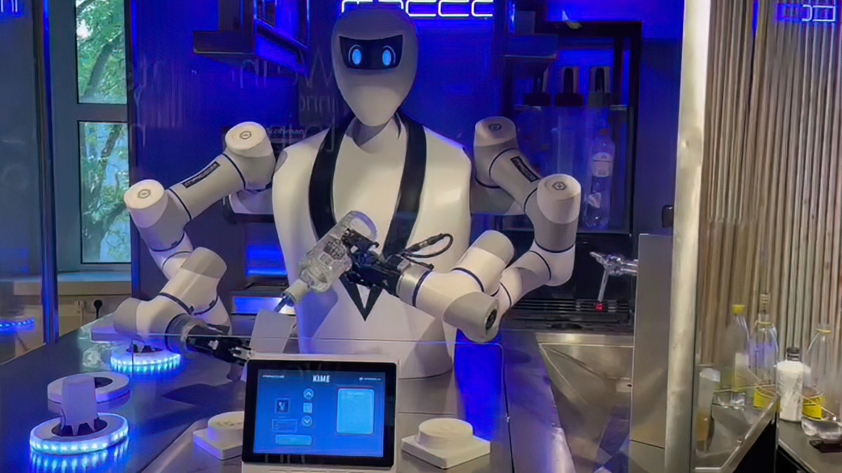 robot bartender 1