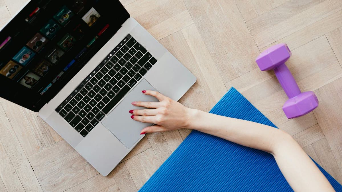 WOMAN with laptop