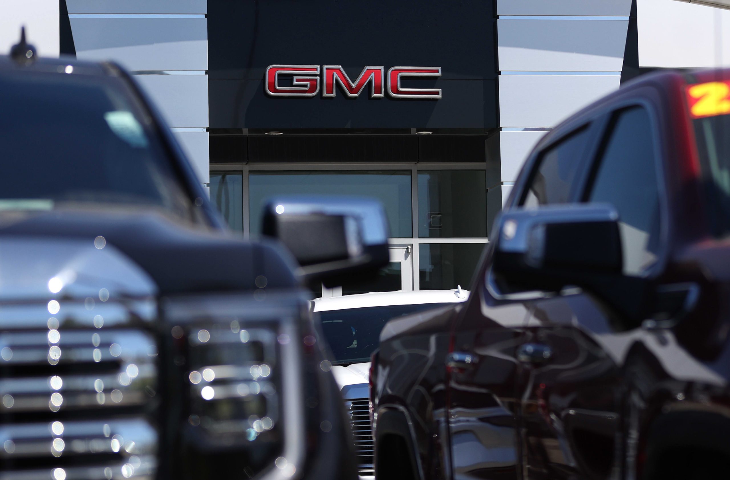 GM expects 2025 earnings to be similar to this year's despite industry headwinds