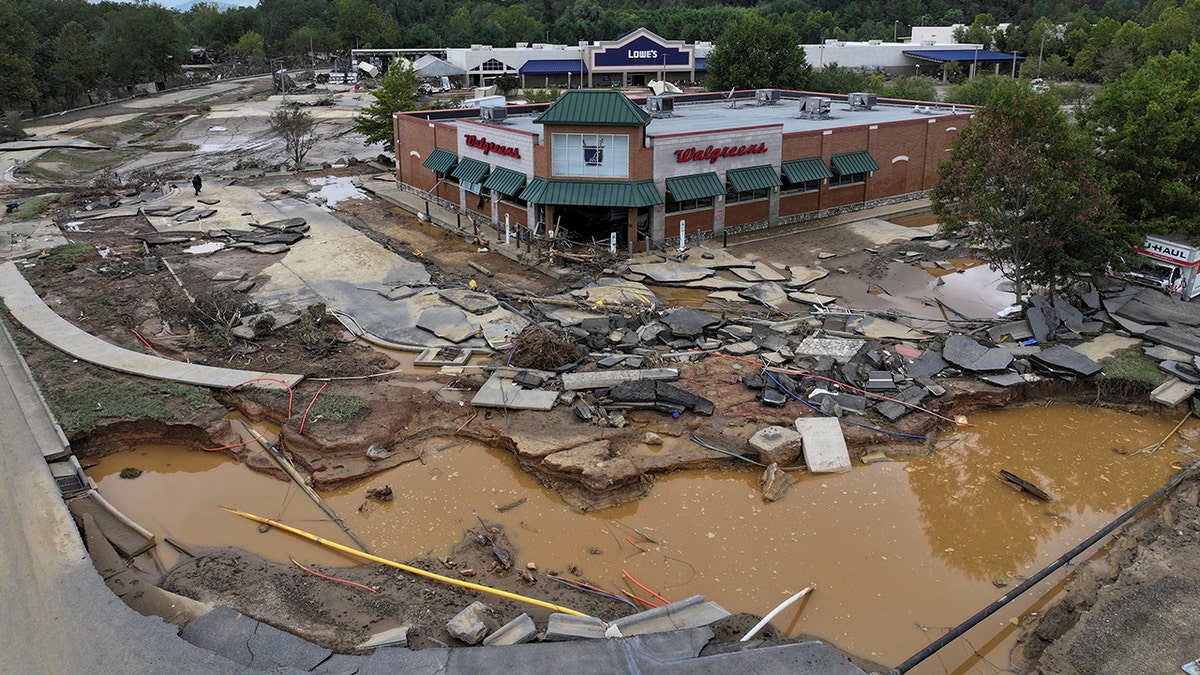 Trump signs executive order aimed at 'drastically' improving FEMA efficacy, priorities, competence