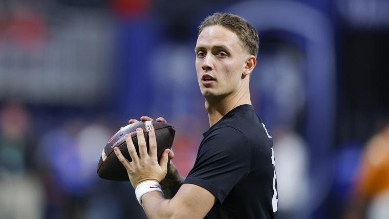 Ex-Georgia 'castaway' Carson Beck called for ultimate comeback with Miami head football coach Mario Cristobal