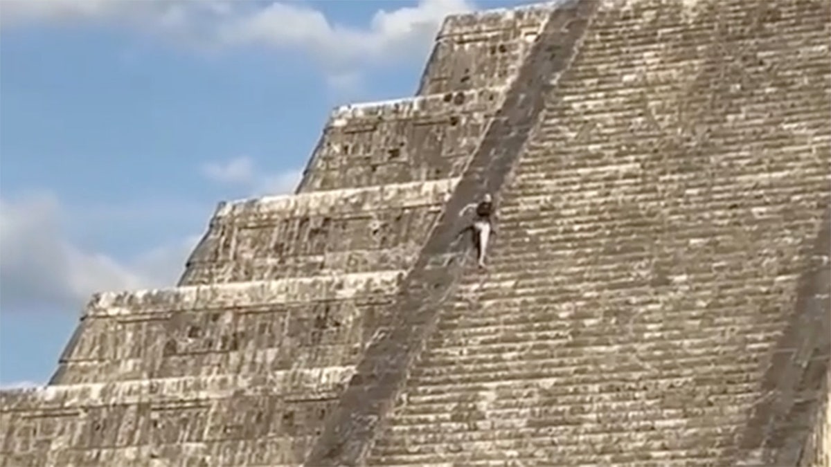 Tourist arrested, attacked by locals after scaling world-famous sacred Mayan temple, video shows